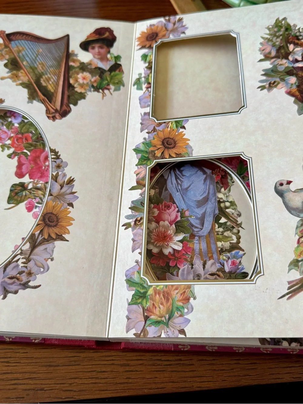 NEW Victoriana Photograph Album Brand New Heavy Duty Beautiful Colorful Pages